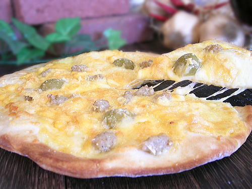 レッドチェダーチーズとパルメジャーノのピッツァ