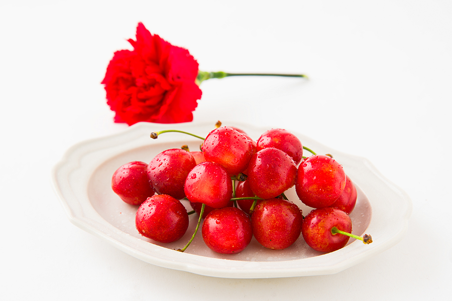 【母の日ギフト】さくらんぼ佐藤錦200g[生カーネーション付]