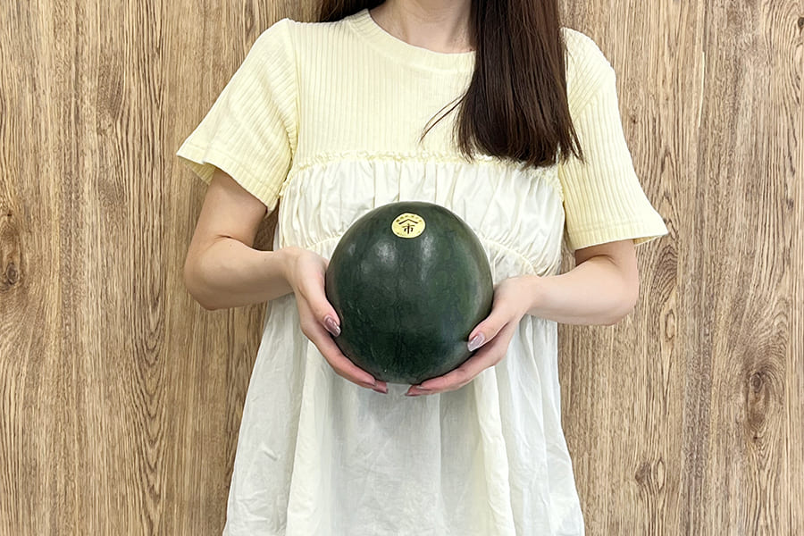 尾花沢の黒小玉すいか2玉