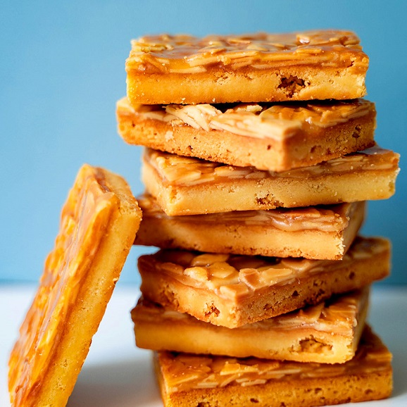 はちみつフロランタン 8枚入 Cream Fraise Genoise クレーム フレーズ ジェノワーズ の通販 お取り寄せなら ぐるすぐり はちみつフロランタン 8枚入 Cream Fraise Genoise クレーム フレーズ ジェノワーズ の通販 お取り寄せなら ぐるすぐり