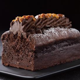 ベルギー産チョコ使用のガナッシュクリームでデコレーションした、濃厚なチョコレートケーキ。