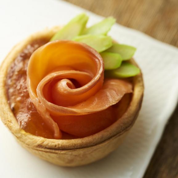 サーモンローズ サーモン 花言葉 愛嬌 Flowerquiche 本店の通販 お取り寄せなら ぐるすぐり