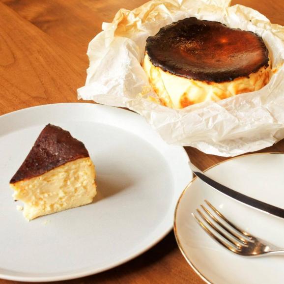 滋賀の郷土料理鮒ずしの飯（いい）を使ったバスクチーズケーキ　ii（いい）01