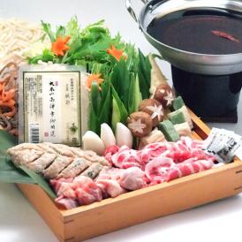 二子山部屋元力士、若獅子直伝のだしと肉団子に京都の食材をふんだんに使った贅沢なちゃんこ鍋です。