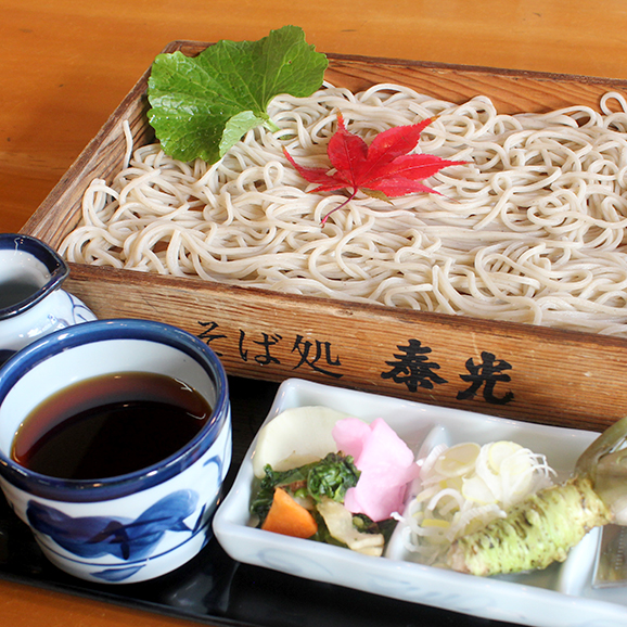 山形のそば処 泰光 の年越しそば 生そば5人前 特製麺つゆ 本わさび ねぎ 漬物付き 箱入 山形うまいずの通販 お取り寄せなら ぐるすぐり