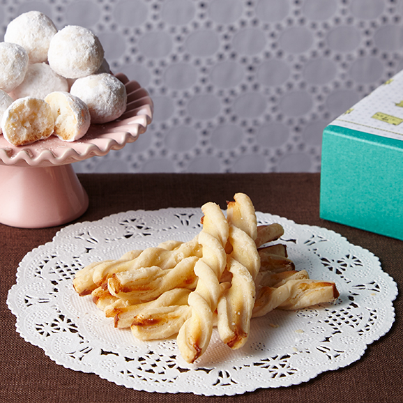 佐渡チーズと佐渡番茶の淡塩スティックパイ 佐渡レモンと佐渡バターの小雪ぼーる 佐渡乳業の通販 お取り寄せなら ぐるすぐり